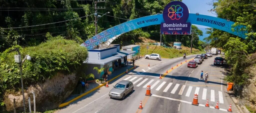 Foto da entrada de Bombinhas, onde fica a estação da TPA